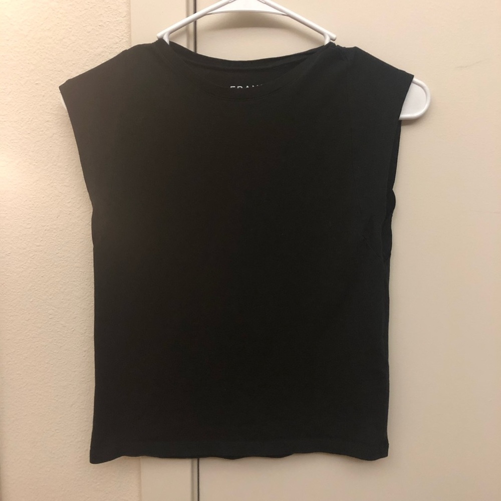 Frame crop muscle tank